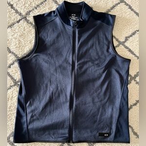 Men’s Oakley golf range vest
